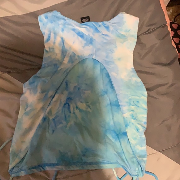 Rue21 back showing crop top size: XS - Picture 3 of 4